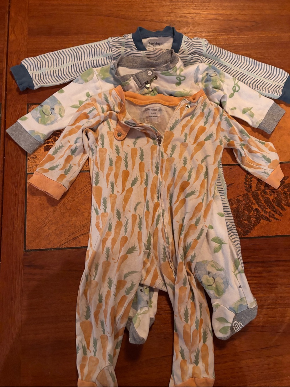 Baby burts bee footed pajama bundle of 3 6-9 months